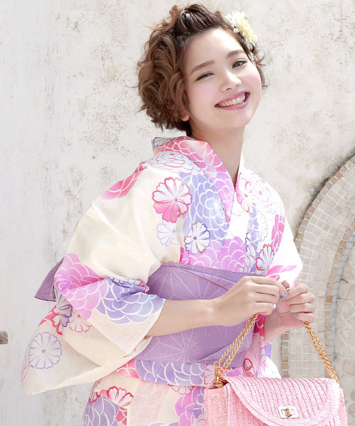 bonheur saisons(ボヌールセゾン)の「浴衣3点セット (浴衣+帯+下駄)「bonheur saisons/ボヌールセゾン」(浴衣・レディース・ネイビー/ブルー系その他2/ホワイト系その他2/ブラック/ホワイト系その他/ブルー系その他/ホワイト系その他3/ホワイト×ピンク/ブルー系その他3/ホワイト×パープル/ブラック×レッド/ブルー系その他4/ホワイト×ブルー・FREE/フリ-)」の4枚目の写真