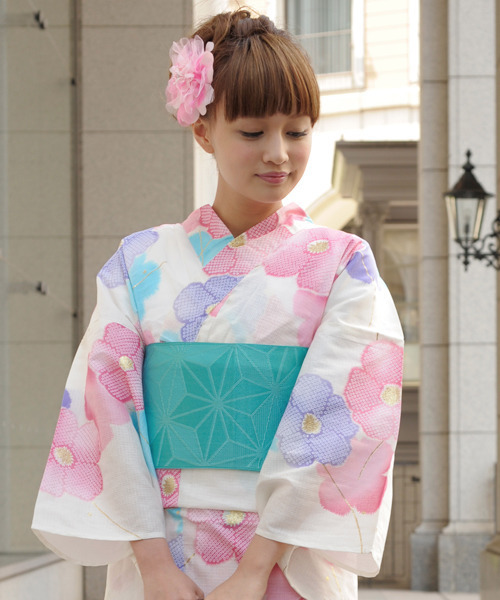 bonheur saisons(ボヌールセゾン)の「浴衣3点セット (浴衣+帯+下駄)「bonheur saisons/ボヌールセゾン」(浴衣・レディース・ネイビー/ブルー系その他2/ホワイト系その他2/ブラック/ホワイト系その他/ブルー系その他/ホワイト系その他3/ホワイト×ピンク/ブルー系その他3/ホワイト×パープル/ブラック×レッド/ブルー系その他4/ホワイト×ブルー・FREE/フリ-)」の5枚目の写真