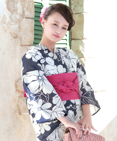 bonheur saisons(ボヌールセゾン)の「浴衣3点セット (浴衣+帯+下駄)「bonheur saisons/ボヌールセゾン」(浴衣・レディース・ネイビー/ブルー系その他2/ホワイト系その他2/ブラック/ホワイト系その他/ブルー系その他/ホワイト系その他3/ホワイト×ピンク/ブルー系その他3/ホワイト×パープル/ブラック×レッド/ブルー系その他4/ホワイト×ブルー・FREE/フリ-)」の13枚目の写真