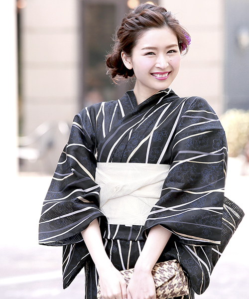 bonheur saisons(ボヌールセゾン)の「浴衣3点セット (浴衣+帯+下駄)「bonheur saisons/ボヌールセゾン」(浴衣・レディース・ネイビー/ブルー系その他2/ホワイト系その他2/ブラック/ホワイト系その他/ブルー系その他/ホワイト系その他3/ホワイト×ピンク/ブルー系その他3/ホワイト×パープル/ブラック×レッド/ブルー系その他4/ホワイト×ブルー・FREE/フリ-)」の8枚目の写真