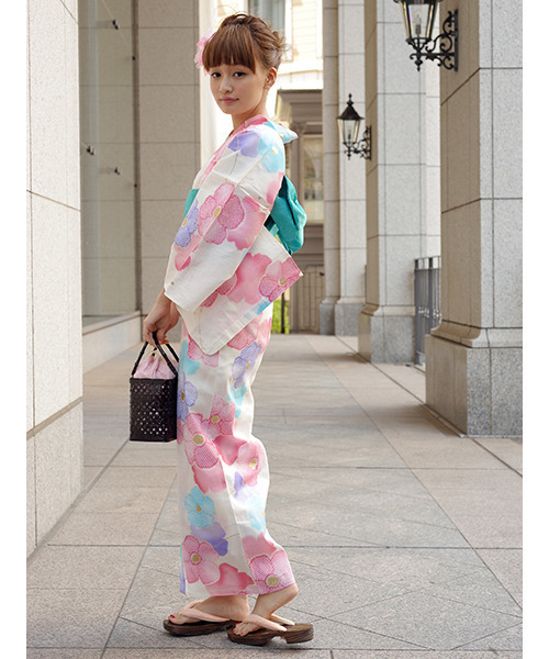 bonheur saisons(ボヌールセゾン)の「浴衣3点セット (浴衣+帯+下駄)「bonheur saisons/ボヌールセゾン」(浴衣・レディース・ネイビー/ブルー系その他2/ホワイト系その他2/ブラック/ホワイト系その他/ブルー系その他/ホワイト系その他3/ホワイト×ピンク/ブルー系その他3/ホワイト×パープル/ブラック×レッド/ブルー系その他4/ホワイト×ブルー・FREE/フリ-)」の22枚目の写真
