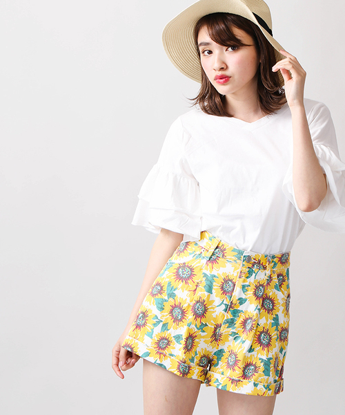 WEGO(ウィゴー)の「WEGO/タックハイウエストカフショーツ(その他パンツ・レディース・その他1/ホワイト/ブラック/その他2・MEDIUM/LARGE)」の4枚目の写真