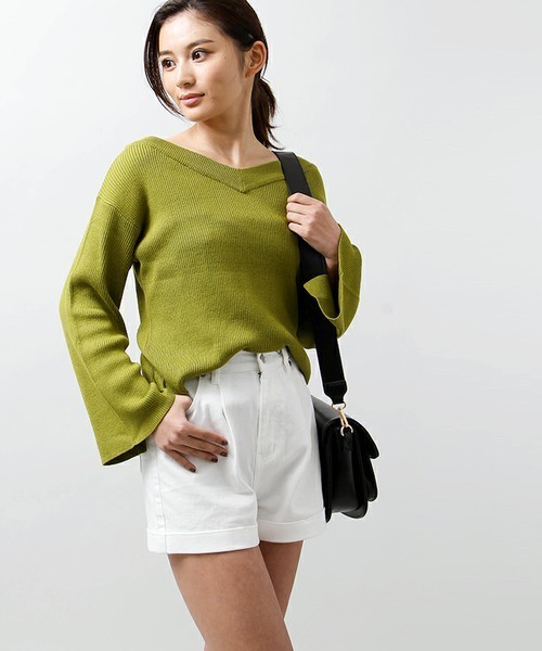 WEGO(ウィゴー)の「WEGO/タックハイウエストカフショーツ(その他パンツ・レディース・その他1/ホワイト/ブラック/その他2・MEDIUM/LARGE)」の2枚目の写真