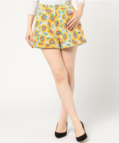 WEGO(ウィゴー)の「WEGO/タックハイウエストカフショーツ(その他パンツ・レディース・その他1/ホワイト/ブラック/その他2・MEDIUM/LARGE)」の20枚目の写真