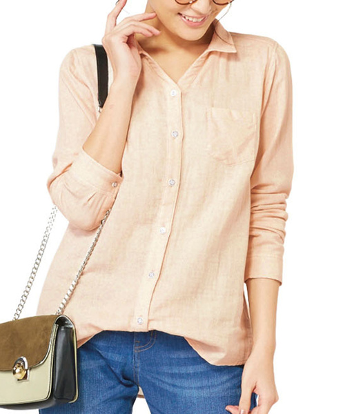 Live in comfort(リブインコンフォート)の「リブ イン コンフォート すっきりシルエットで毎日着たくなる やわらかダブルガーゼシャツ(シャツ/ブラウス・レディース・ネイビー/レッド/オフホワイト/ピンク/ブラック×ホワイト/ライトイエロー・SMALL/MEDIUM/LARGE/X-LARGE/XX-LARGE)」の6枚目の写真