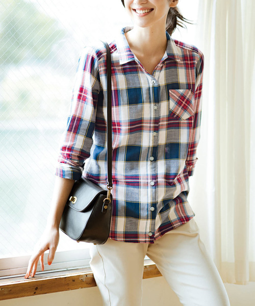 Live in comfort(リブインコンフォート)の「リブ イン コンフォート すっきりシルエットで毎日着たくなる やわらかダブルガーゼシャツ(シャツ/ブラウス・レディース・ネイビー/レッド/オフホワイト/ピンク/ブラック×ホワイト/ライトイエロー・SMALL/MEDIUM/LARGE/X-LARGE/XX-LARGE)」の19枚目の写真