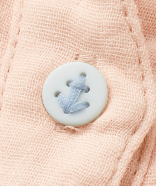 Live in comfort(リブインコンフォート)の「リブ イン コンフォート すっきりシルエットで毎日着たくなる やわらかダブルガーゼシャツ(シャツ/ブラウス・レディース・ネイビー/レッド/オフホワイト/ピンク/ブラック×ホワイト/ライトイエロー・SMALL/MEDIUM/LARGE/X-LARGE/XX-LARGE)」の11枚目の写真