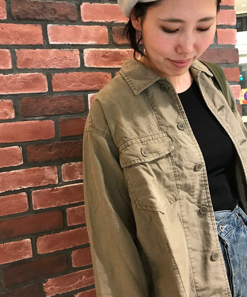 OLD BETTY'S（オールドベティーズ）の「Wide Utility Shirts/ワイド ユーティリティー シャツ（シャツ/ブラウス・レディース・ベージュ/オリーブ・FREE）」の5枚目の写真