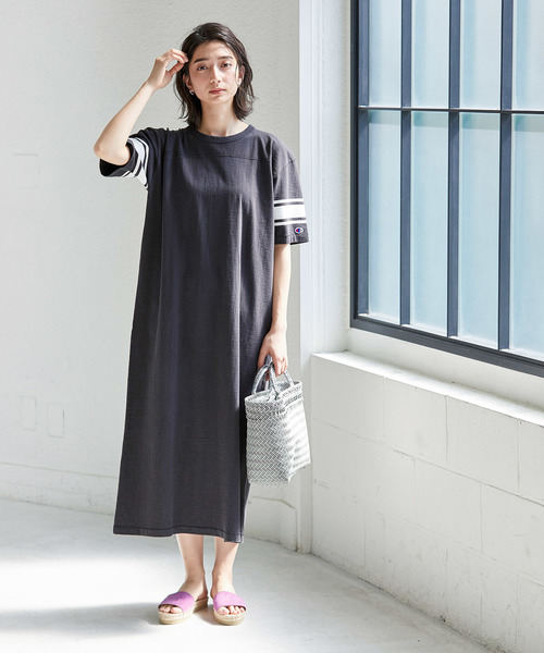 Champion（チャンピオン）の「FOOTBALL T-SHIRTS ONE PIECE（ワンピース・レディース・ブラック/ネイビー/ホワイト系その他・MEDIUM）」の4枚目の写真