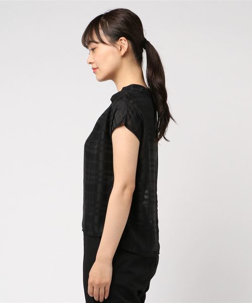 TRUDEA(トルディア)の「シャドーチェックハイネックブラウス(シャツ/ブラウス・レディース・ホワイト/ブラック/ベージュ/カーキ/ピンク・MEDIUM/LARGE)」の7枚目の写真
