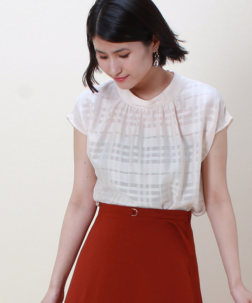 TRUDEA(トルディア)の「シャドーチェックハイネックブラウス(シャツ/ブラウス・レディース・ホワイト/ブラック/ベージュ/カーキ/ピンク・MEDIUM/LARGE)」の4枚目の写真