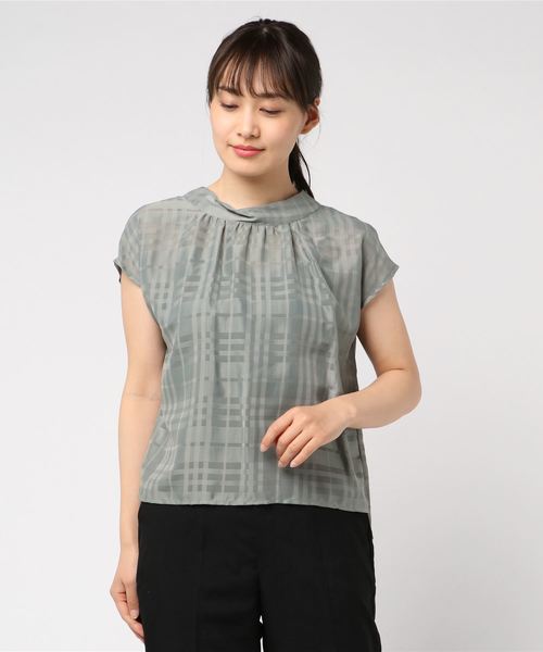 TRUDEA(トルディア)の「シャドーチェックハイネックブラウス(シャツ/ブラウス・レディース・ホワイト/ブラック/ベージュ/カーキ/ピンク・MEDIUM/LARGE)」の10枚目の写真