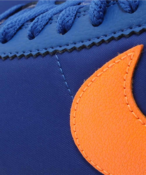 NANO universe（ナノユニバース）の「NIKE/CLASSIC CORTEZ NYLON（スニーカー・レディース・ブルー・25/24）」の2枚目の写真