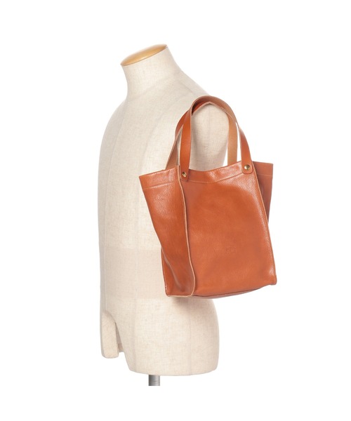 IL BISONTE(イルビゾンテ)の「IL BISONTE / ORIGINAL LEATHER / ハンドバッグ(ハンドバッグ・レディース・ブラック/ダークブラウン/ライトブラウン/ナチュラル/レンガ/レッド/グレー/グリーン/オリーブ/ネイビー・FREE)」の16枚目の写真