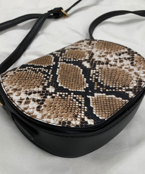 SPIGA（スピーガ）の「ﾊﾟｲｿﾝ柄ｼｮﾙﾀﾞｰﾊﾞｯｸﾞ（ショルダーバッグ・レディース・ブラック/ベージュ/イエロー/キャメル・FREE）」の13枚目の写真