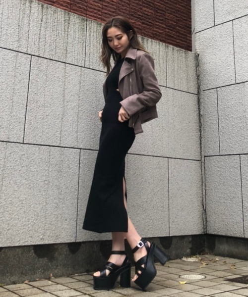 ENVYM（アンビー）の「バックレイヤードカッティングＫＮＩＴ ＯＰ（ワンピース・レディース・ブラック/ベージュ/ブラウン/カーキ・FREE）」の9枚目の写真