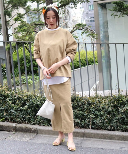 ADAM ET ROPE'（アダムエロペ）の「バックツイスト裏毛プルオーバー（Tシャツ/カットソー・レディース・ベージュ/スミクロ・FREE）」の5枚目の写真