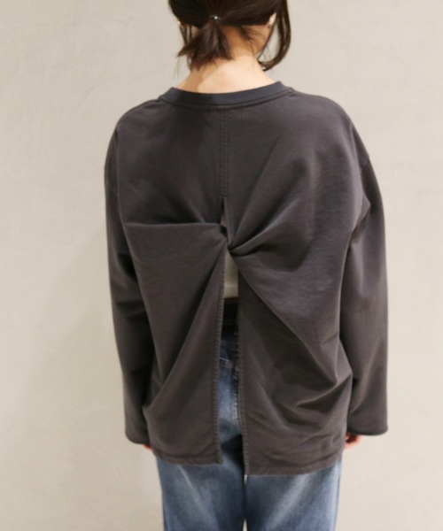 ADAM ET ROPE'（アダムエロペ）の「バックツイスト裏毛プルオーバー（Tシャツ/カットソー・レディース・ベージュ/スミクロ・FREE）」の9枚目の写真