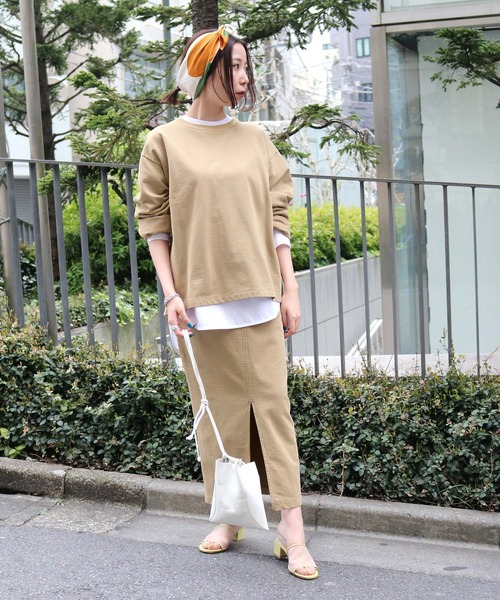 ADAM ET ROPE'（アダムエロペ）の「バックツイスト裏毛プルオーバー（Tシャツ/カットソー・レディース・ベージュ/スミクロ・FREE）」の22枚目の写真