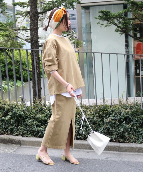 ADAM ET ROPE'（アダムエロペ）の「バックツイスト裏毛プルオーバー（Tシャツ/カットソー・レディース・ベージュ/スミクロ・FREE）」の20枚目の写真