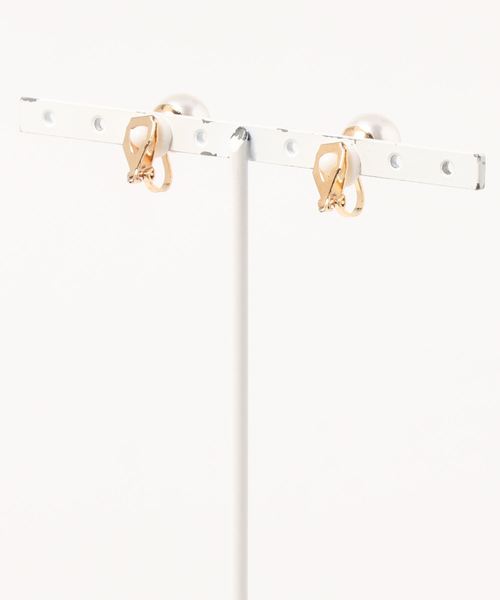 Fun & Daily（ファンアンドデイリー）の「F&D : シンプリーパールイヤリング（イヤリング・レディース・ホワイト/レッド・FREE）」の3枚目の写真