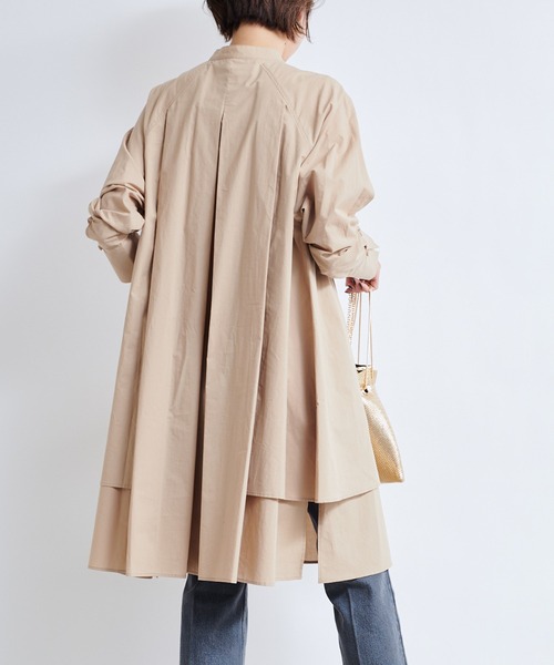 DouDou（ドゥドゥ）の「デザインタックシャツチュニック（シャツ/ブラウス・レディース・ホワイト/ベージュ/サックスブルー・FREE）」の2枚目の写真