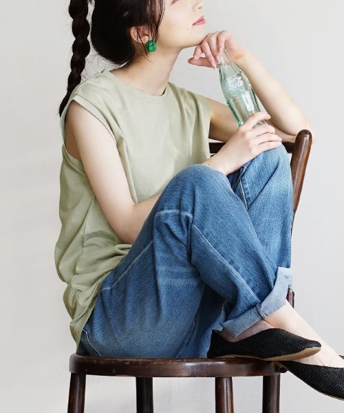 zootie（ズーティー）の「【インナーにも使えるフレンチスリーブT】 URBAN PLUS フレンチスリーブカットソー（Tシャツ/カットソー・レディース・ネイビー/ブラック/ライトブルー/グレイッシュブルー/オフホワイト/グレイッシュベージュ/カーキ/チャコール/パープル/キャメル/ライトピンク/イエロー系その他/ライトカーキ/ラベンダー/アイボリー/ブラウン系その他/ダークグリーン/スモークピンク/ライトベージュ・M）」の10枚目の写真