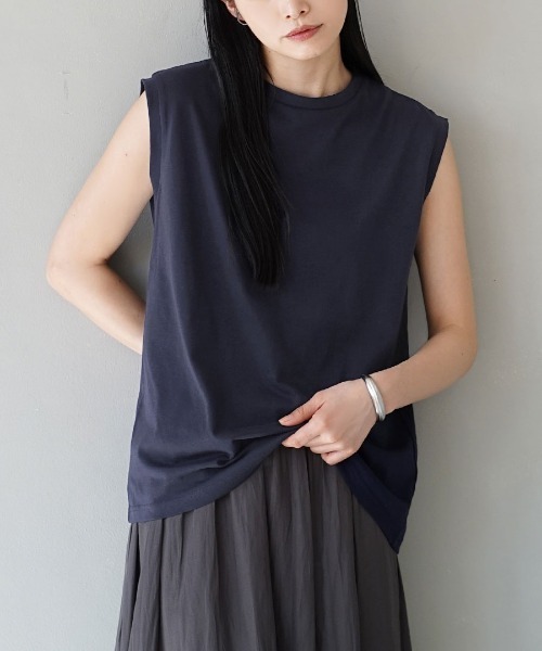 zootie（ズーティー）の「【インナーにも使えるフレンチスリーブT】 URBAN PLUS フレンチスリーブカットソー（Tシャツ/カットソー・レディース・ネイビー/ブラック/ライトブルー/グレイッシュブルー/オフホワイト/グレイッシュベージュ/カーキ/チャコール/パープル/キャメル/ライトピンク/イエロー系その他/ライトカーキ/ラベンダー/アイボリー/ブラウン系その他/ダークグリーン/スモークピンク/ライトベージュ・M）」の12枚目の写真