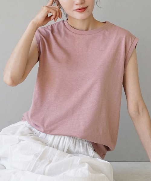 zootie（ズーティー）の「【インナーにも使えるフレンチスリーブT】 URBAN PLUS フレンチスリーブカットソー（Tシャツ/カットソー・レディース・ネイビー/ブラック/ライトブルー/グレイッシュブルー/オフホワイト/グレイッシュベージュ/カーキ/チャコール/パープル/キャメル/ライトピンク/イエロー系その他/ライトカーキ/ラベンダー/アイボリー/ブラウン系その他/ダークグリーン/スモークピンク/ライトベージュ・M）」の19枚目の写真