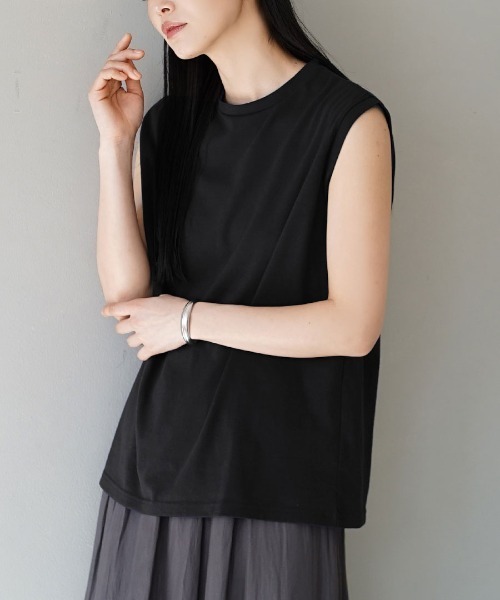 zootie（ズーティー）の「【インナーにも使えるフレンチスリーブT】 URBAN PLUS フレンチスリーブカットソー（Tシャツ/カットソー・レディース・ネイビー/ブラック/ライトブルー/グレイッシュブルー/オフホワイト/グレイッシュベージュ/カーキ/チャコール/パープル/キャメル/ライトピンク/イエロー系その他/ライトカーキ/ラベンダー/アイボリー/ブラウン系その他/ダークグリーン/スモークピンク/ライトベージュ・M）」の3枚目の写真