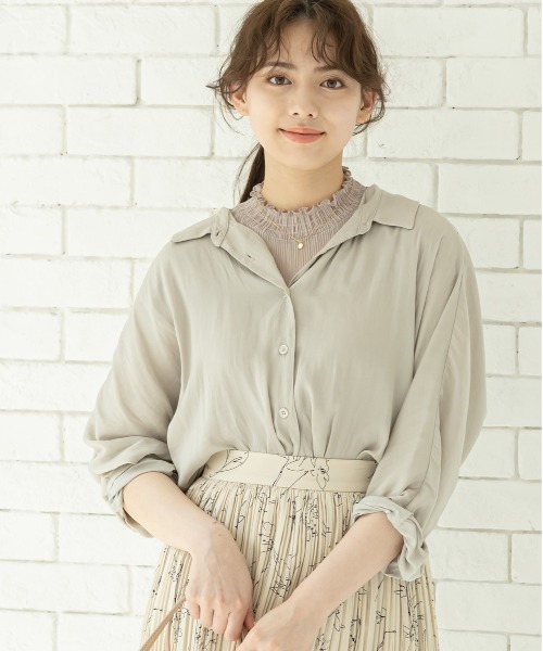 12Twelve Agenda(トゥエルブ アジェンダ)の「パウダーサテンドルマンシャツブラウス(シャツ/ブラウス・レディース・チャコールグレー/ベージュ/ブラウン・M)」の3枚目の写真