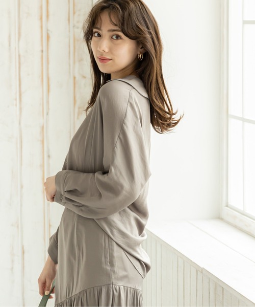 12Twelve Agenda(トゥエルブ アジェンダ)の「パウダーサテンドルマンシャツブラウス(シャツ/ブラウス・レディース・チャコールグレー/ベージュ/ブラウン・M)」の15枚目の写真