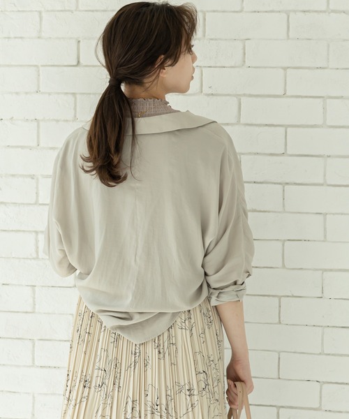 12Twelve Agenda(トゥエルブ アジェンダ)の「パウダーサテンドルマンシャツブラウス(シャツ/ブラウス・レディース・チャコールグレー/ベージュ/ブラウン・M)」の7枚目の写真