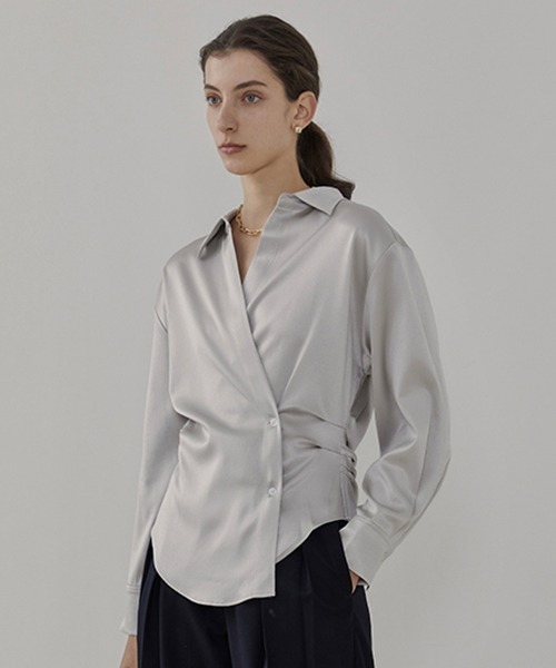 UNSPOKEN（アンスポクン）の「【UNSPOKEN】Satin-like cache-cœur shirt UC21S030（シャツ/ブラウス・レディース・グレー・M/S）」の5枚目の写真