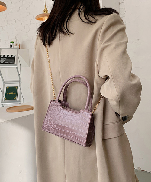 JUNOAH（ジュノア）の「2way型押しチェーンバッグ（ショルダーバッグ・レディース・ホワイト/ブラック/パープル/イエロー・FREE）」の4枚目の写真