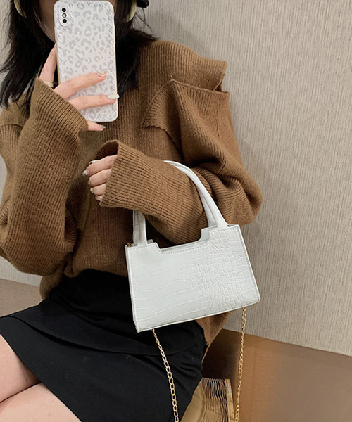 JUNOAH（ジュノア）の「2way型押しチェーンバッグ（ショルダーバッグ・レディース・ホワイト/ブラック/パープル/イエロー・FREE）」の2枚目の写真