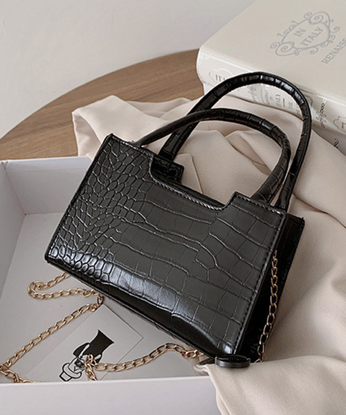 JUNOAH（ジュノア）の「2way型押しチェーンバッグ（ショルダーバッグ・レディース・ホワイト/ブラック/パープル/イエロー・FREE）」の12枚目の写真