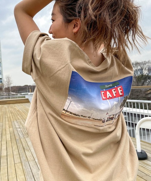 ROXY(ロキシー)の「【ZOZO限定アイテム】BACK PHOTO TEE/ロキシーバックプリント半袖フォトTシャツ(Tシャツ/カットソー・レディース・ブラック/ベージュ/ナチュラル・MEDIUM)」の15枚目の写真