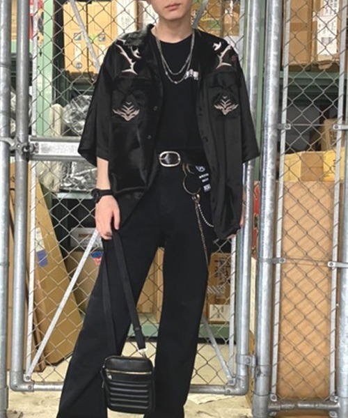 DIESEL（ディーゼル）の「メンズ シャツ 半そで サテン素材（シャツ/ブラウス・メンズ・ブラック/その他・SMALL/MEDIUM/LARGE/X-LARGE/XX-LARGE/X-SMALL）」の2枚目の写真