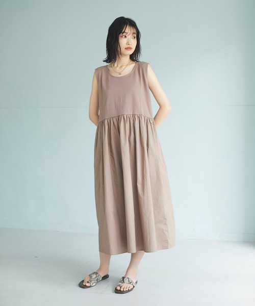 CRAFT STANDARD BOUTIQUE（クラフトスタンダードブティック）の「異素材コンビネーションスリーブレスワンピース　＊（ワンピース・レディース・ブラック/ブルー/モカ/ホワイト×ブルー/ホワイト×ブラック/ホワイト×ブラウン・M/L）」の5枚目の写真