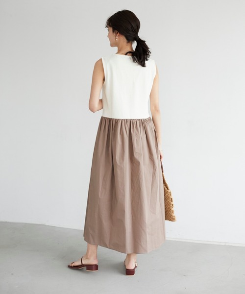 CRAFT STANDARD BOUTIQUE（クラフトスタンダードブティック）の「異素材コンビネーションスリーブレスワンピース　＊（ワンピース・レディース・ブラック/ブルー/モカ/ホワイト×ブルー/ホワイト×ブラック/ホワイト×ブラウン・M/L）」の10枚目の写真