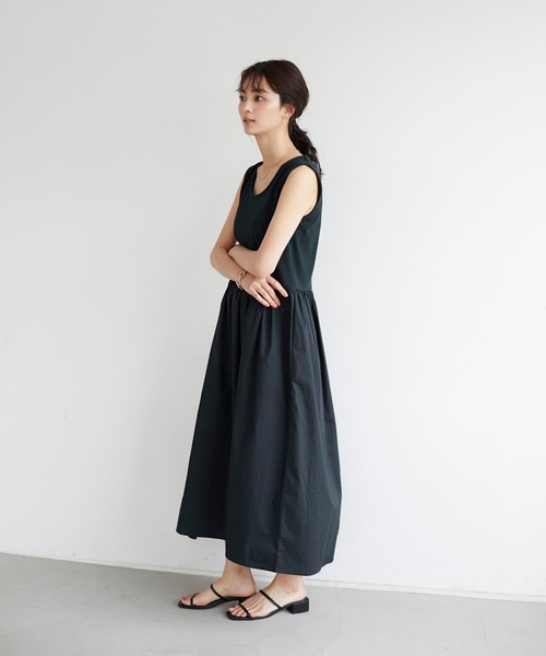 CRAFT STANDARD BOUTIQUE（クラフトスタンダードブティック）の「異素材コンビネーションスリーブレスワンピース　＊（ワンピース・レディース・ブラック/ブルー/モカ/ホワイト×ブルー/ホワイト×ブラック/ホワイト×ブラウン・M/L）」の19枚目の写真