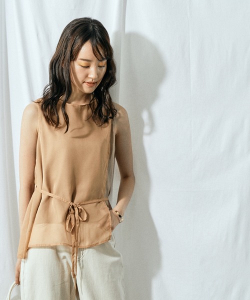 Amourire（アムリール）の「アシメレイヤードノースリTOPS（シャツ/ブラウス・レディース・グレー/オフホワイト/モカ・M）」の3枚目の写真