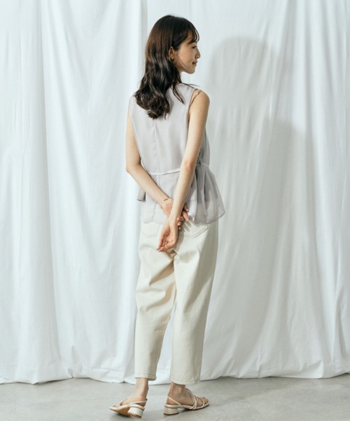 Amourire（アムリール）の「アシメレイヤードノースリTOPS（シャツ/ブラウス・レディース・グレー/オフホワイト/モカ・M）」の13枚目の写真