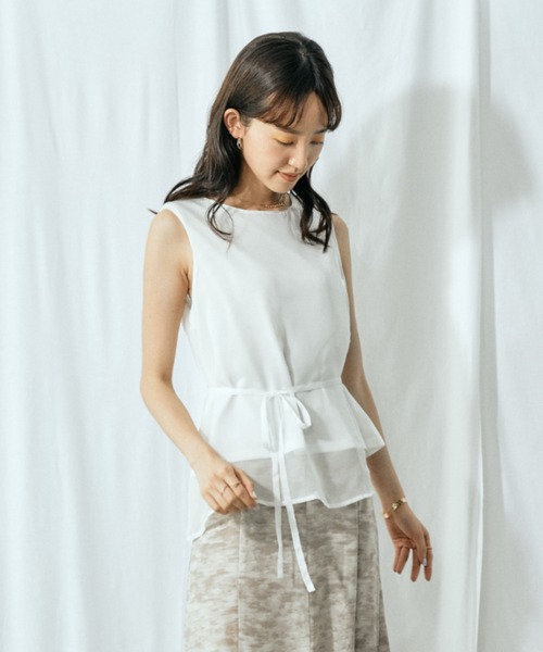 Amourire（アムリール）の「アシメレイヤードノースリTOPS（シャツ/ブラウス・レディース・グレー/オフホワイト/モカ・M）」の9枚目の写真