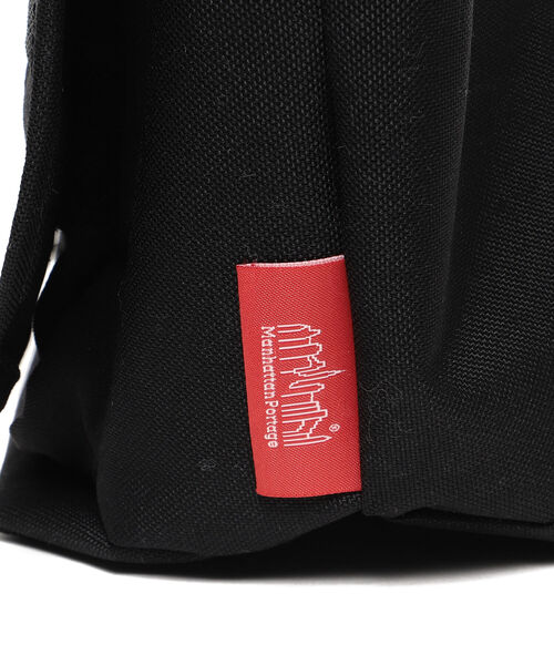 Manhattan Portage（マンハッタンポーテージ）の「Manhattan Portage × BEAMS / 別注 1606JR Military Messenger Bag（ショルダーバッグ・メンズ・ブラック/グリーン系その他・ONE SIZE）」の3枚目の写真