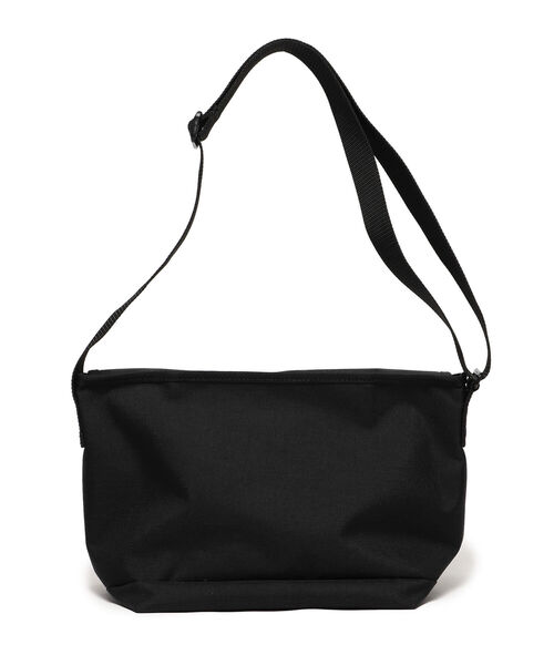 Manhattan Portage（マンハッタンポーテージ）の「Manhattan Portage × BEAMS / 別注 1606JR Military Messenger Bag（ショルダーバッグ・メンズ・ブラック/グリーン系その他・ONE SIZE）」の6枚目の写真