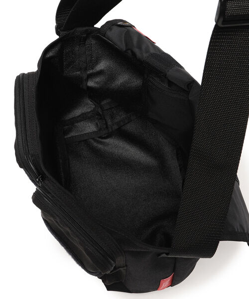 Manhattan Portage（マンハッタンポーテージ）の「Manhattan Portage × BEAMS / 別注 1606JR Military Messenger Bag（ショルダーバッグ・メンズ・ブラック/グリーン系その他・ONE SIZE）」の13枚目の写真