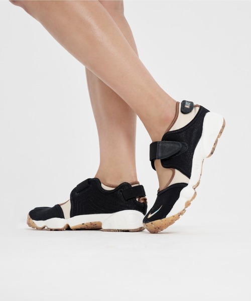 NIKE（ナイキ）の「ナイキ エア リフト ウィメンズシューズ / スニーカーサンダル / Nike Air Rift Women's Shoe（サンダル・レディース・ブラック系その他・26/25/28/29/23/24/27）」の22枚目の写真