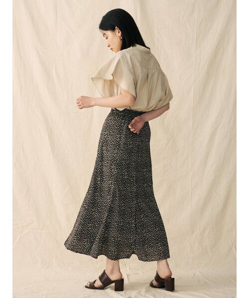 COTORICA(コトリカ)の「サイドフリルオーバーシャツ(シャツ/ブラウス・レディース・ベージュ/オフホワイト/グリーン/バーガンディー・FREE)」の10枚目の写真